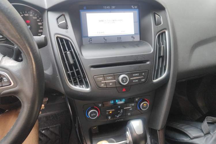 Used Ford Focus 2018 Sedan Classic EcoBoost 180 Automatic Elite Model Audio And AC Panel