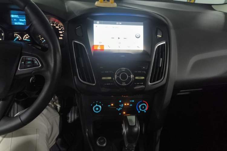 Used Ford Focus 2018 Sedan Classic 1.6L Automatic Trendy SmartDrive Edition Audio And AC Panel