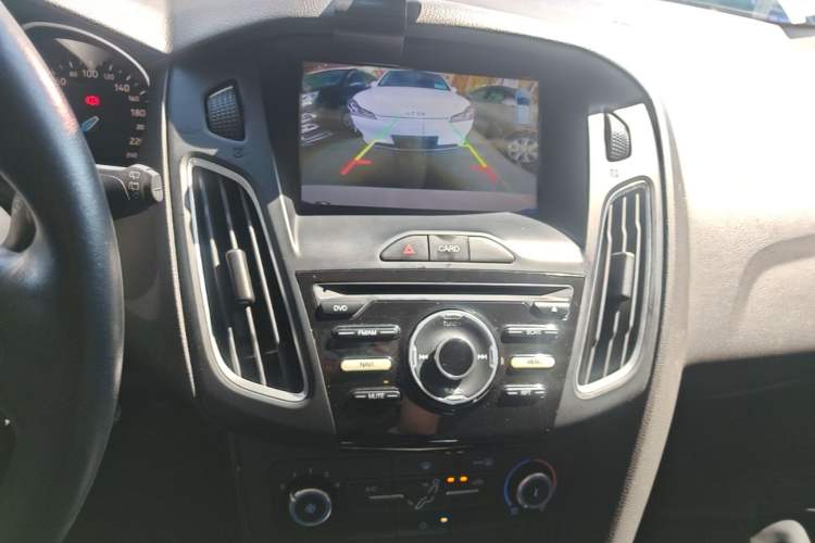 Used Ford Focus 2018 Hatchback Classic 1.6L Automatic Trendy SmartDrive Edition Audio And AC Panel
