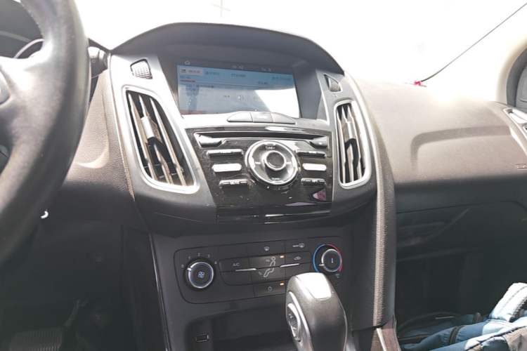 Used Ford Focus 2018 Hatchback Classic 1.6L Automatic Trendy SmartDrive Edition Audio And AC Panel