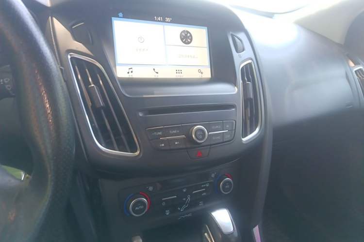 Used Ford Focus 2018 Hatchback Classic EcoBoost 180 Automatic Elite Model Audio And AC Panel
