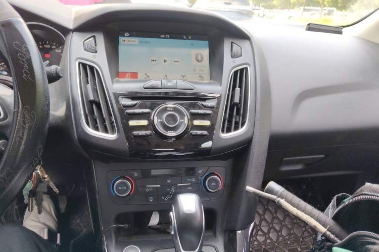 Used Ford Focus 2018 Two-Door Classic EcoBoost 125 Automatic Supercharged Style SmartDrive Edition Audio And AC Panel