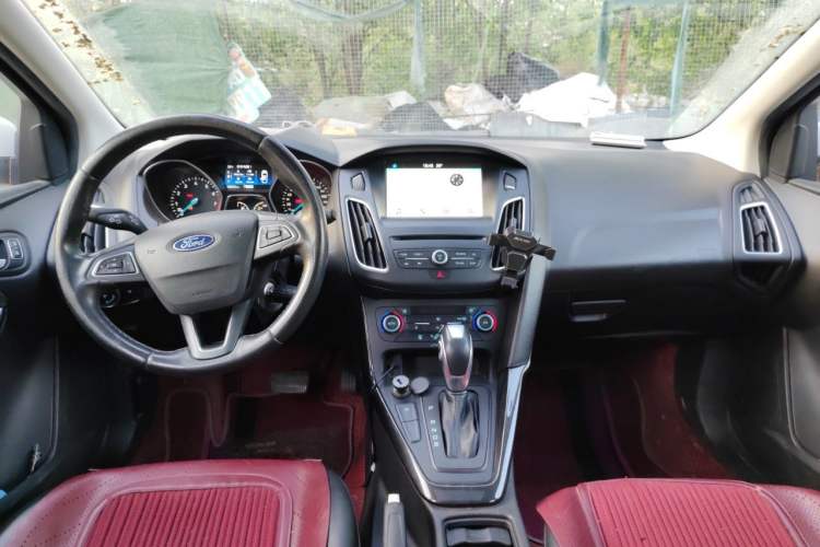 Used Ford Focus 2018 Hatchback Classic EcoBoost 180 Automatic Elite Model Audio And AC Panel