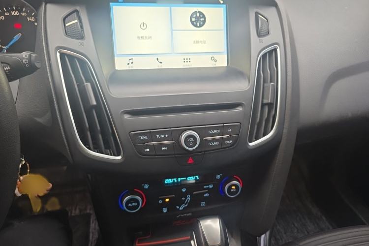 Used Ford Focus 2018 Hatchback Classic EcoBoost 180 Automatic Elite Model Audio And AC Panel