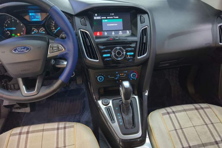 Used Ford Focus 2018 Hatchback Classic 1.6L Automatic Trendy SmartDrive Edition Audio And AC Panel