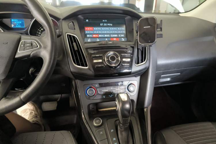 Used Ford Focus 2018 Two-Door Classic EcoBoost 125 Automatic Supercharged Style SmartDrive Edition Audio And AC Panel