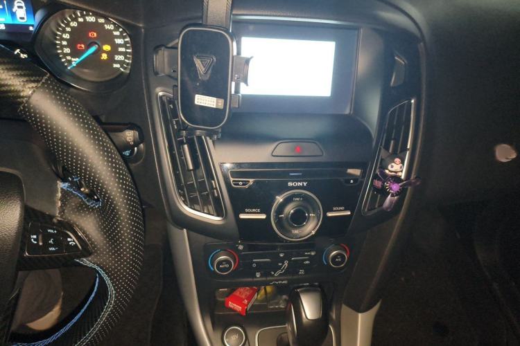 Used Ford Focus 2018 Hatchback Classic EcoBoost 180 Automatic Sport Edition Audio And AC Panel