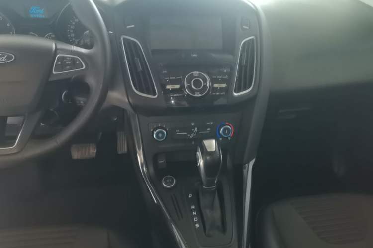 Used Ford Focus 2018 Sedan Classic 1.6L Automatic Trendy SmartDrive Edition Audio And AC Panel