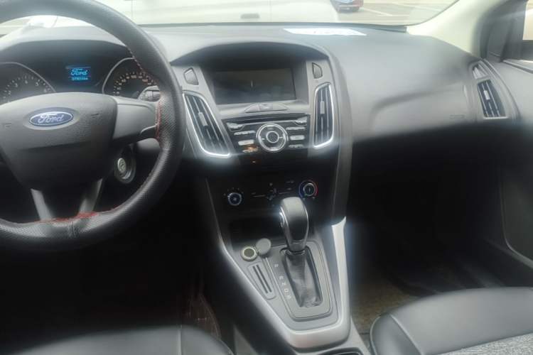 Used Ford Focus 2018 Hatchback Classic 1.6L Automatic Comfort Plus SmartDrive Edition Audio And AC Panel