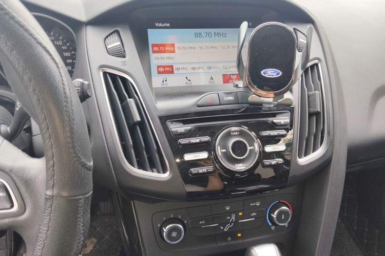 Used Ford Focus 2018 Hatchback Classic 1.6L Automatic Trendy SmartDrive Edition Audio And AC Panel
