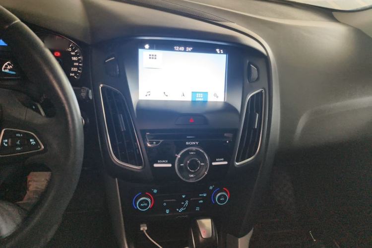 Used Ford Focus 2018 Hatchback Classic EcoBoost 180 Automatic Sport Edition Audio And AC Panel