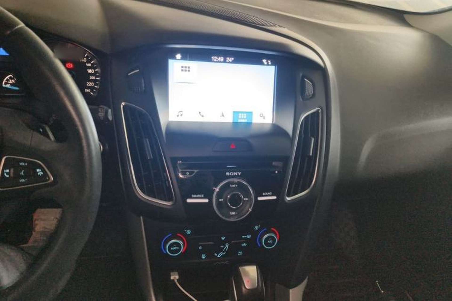 Used Ford Focus 2018 Hatchback Classic EcoBoost 180 Automatic Sport Edition Audio And AC Panel