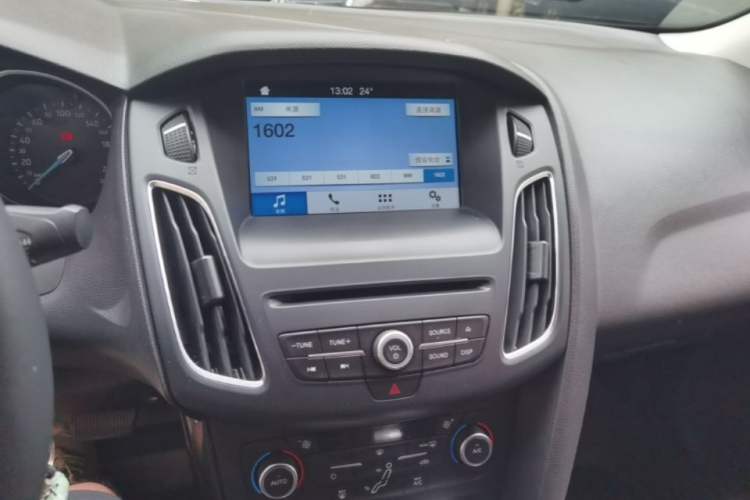 Used Ford Focus 2018 Sedan Classic EcoBoost 180 Automatic Elite Model Audio And AC Panel