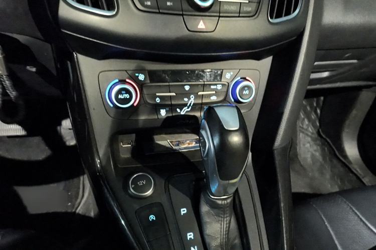 Used Ford Focus 2018 Hatchback Classic EcoBoost 180 Automatic Elite Model Audio And AC Panel