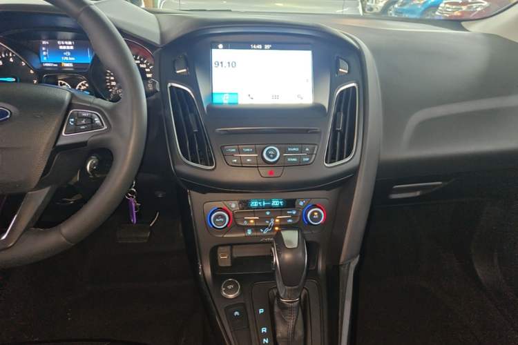 Used Ford Focus 2018 Hatchback Classic EcoBoost 180 Automatic Elite Model Audio And AC Panel