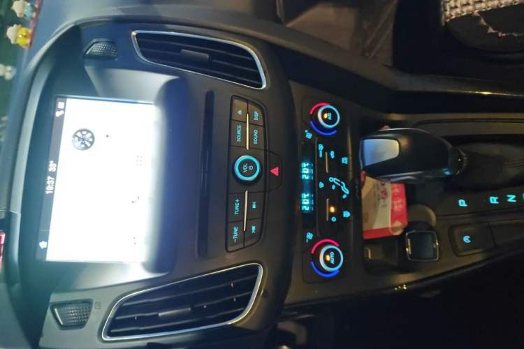 Used Ford Focus 2018 Sedan Classic EcoBoost 180 Automatic Elite Model Audio And AC Panel