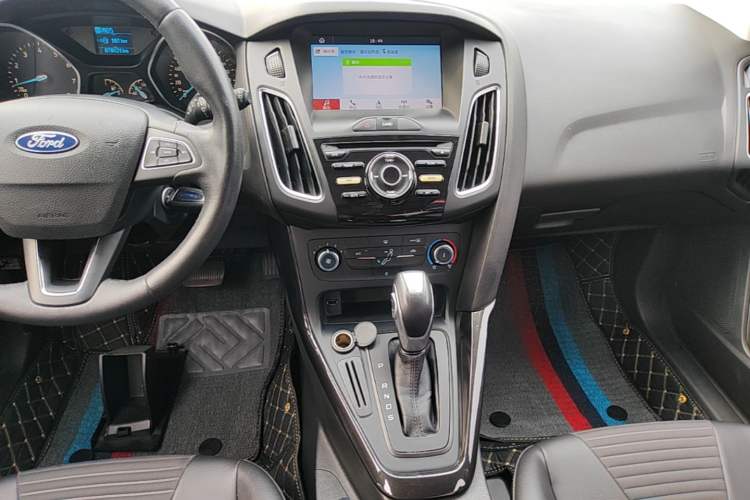 Used Ford Focus 2018 Hatchback Classic 1.6L Automatic Trendy SmartDrive Edition Audio And AC Panel