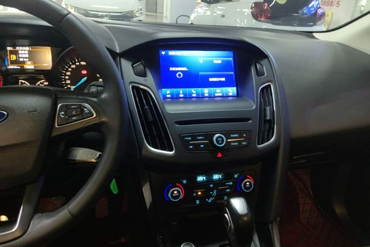 Used Ford Focus 2018 Sedan Classic EcoBoost 180 Automatic Elite Model Audio And AC Panel