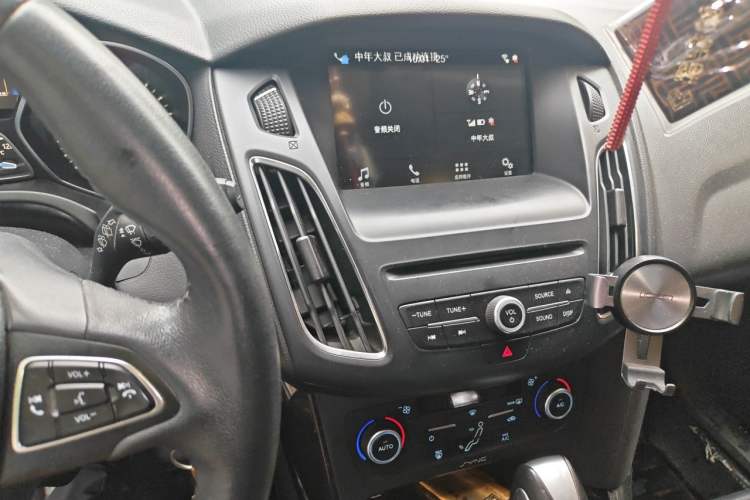 Used Ford Focus 2018 Hatchback Classic EcoBoost 180 Automatic Elite Model Audio And AC Panel
