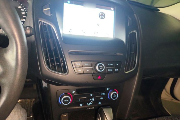 Used Ford Focus 2018 Hatchback Classic EcoBoost 180 Automatic Elite Model Audio And AC Panel