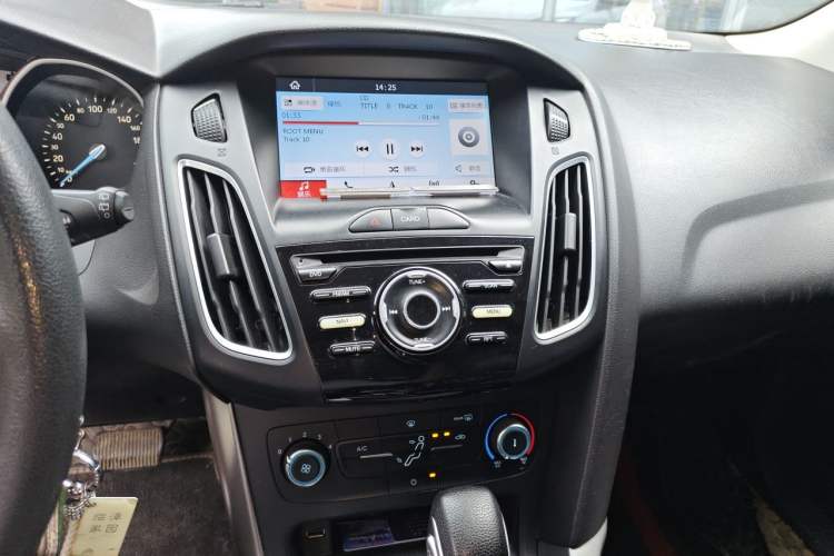 Used Ford Focus 2018 Hatchback Classic 1.6L Automatic Comfort Plus SmartDrive Edition Audio And AC Panel