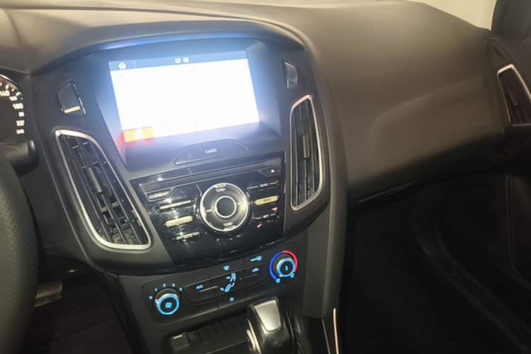 Used Ford Focus 2018 Sedan Classic 1.6L Automatic Trendy SmartDrive Edition Audio And AC Panel