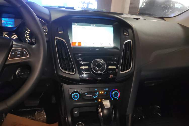 Used Ford Focus 2018 Sedan Classic 1.6L Automatic Trendy SmartDrive Edition Audio And AC Panel