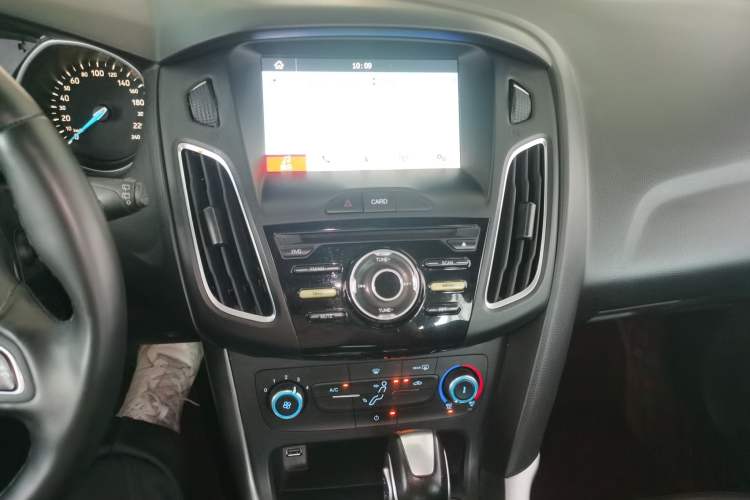 Used Ford Focus 2018 Hatchback Classic 1.6L Automatic Comfort Plus SmartDrive Edition Audio And AC Panel