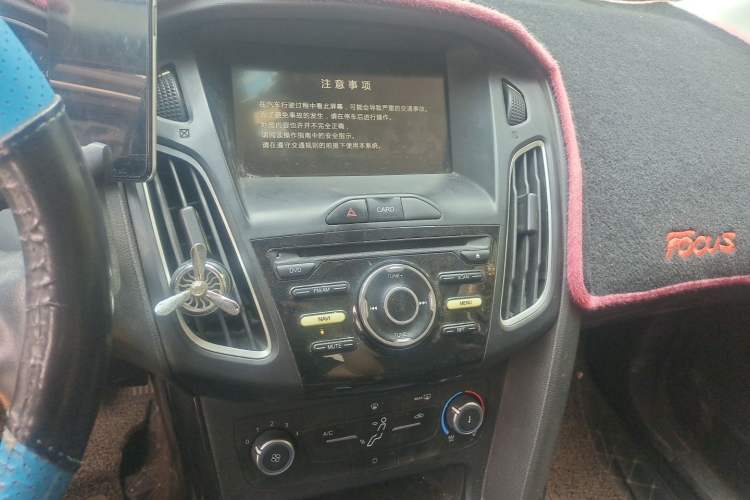 Used Ford Focus 2018 Sedan Classic 1.6L Manual Fashion Edition SmartDrive Version Audio And AC Panel
