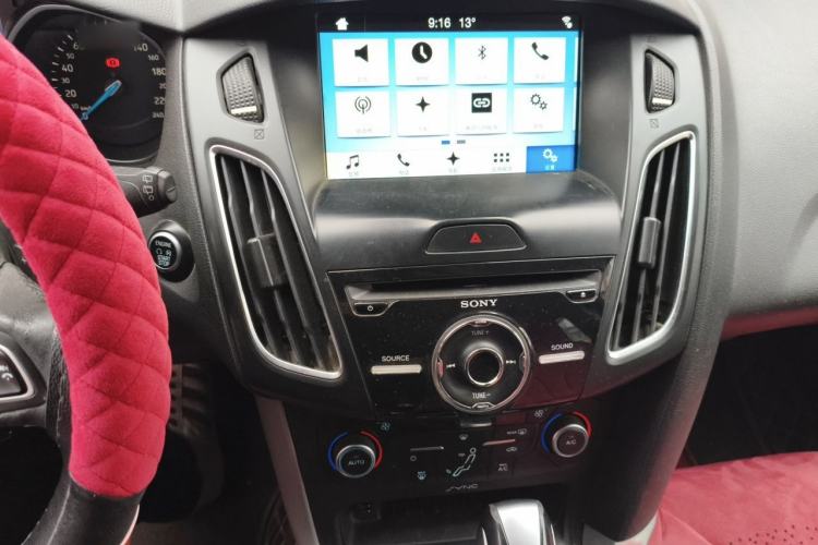 Used Ford Focus 2018 Hatchback Classic EcoBoost 180 Automatic Sport Edition Audio And AC Panel
