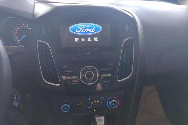 Used Ford Focus 2018 Hatchback Classic 1.6L Automatic Trendy SmartDrive Edition Audio And AC Panel