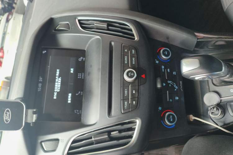 Used Ford Focus 2018 Sedan Classic EcoBoost 180 Automatic Elite Model Audio And AC Panel