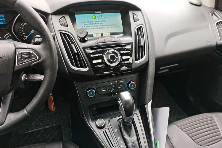 Used Ford Focus 2018 Sedan Classic 1.6L Automatic Trendy SmartDrive Edition Audio And AC Panel