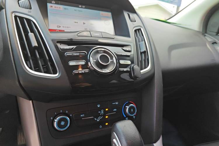 Used Ford Focus 2018 Hatchback Classic 1.6L Automatic Comfort Plus SmartDrive Edition Audio And AC Panel