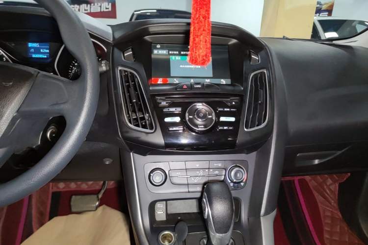 Used Ford Focus 2018 Hatchback Classic 1.6L Automatic Comfort Plus SmartDrive Edition Audio And AC Panel