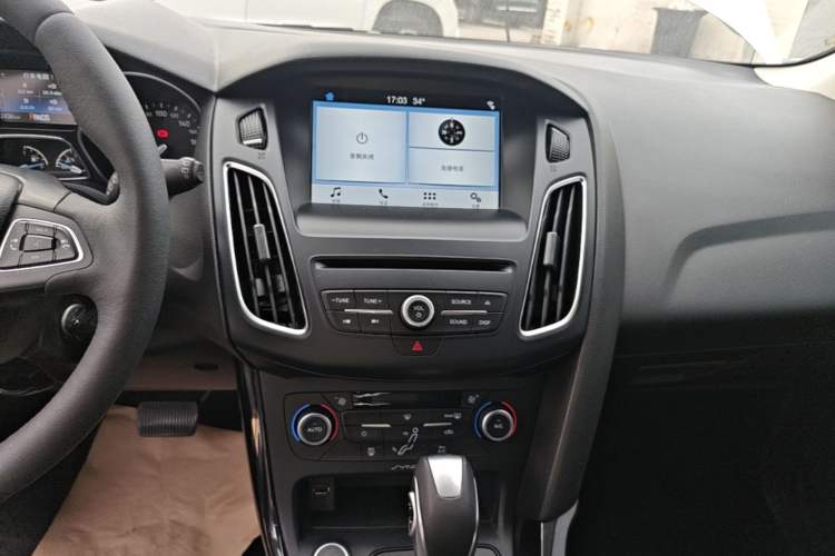 Used Ford Focus 2018 Hatchback Classic EcoBoost 180 Automatic Elite Model Audio And AC Panel