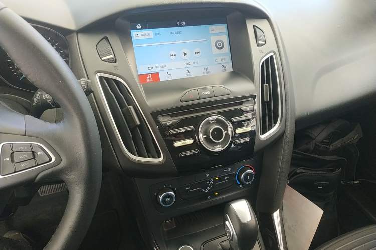 Used Ford Focus 2018 Hatchback Classic 1.6L Automatic Trendy SmartDrive Edition Audio And AC Panel