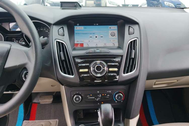 Used Ford Focus 2018 Sedan Classic 1.6L Automatic Comfort Plus Smart Drive Version Audio And AC Panel