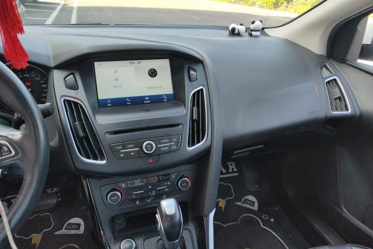 Used Ford Focus 2018 Sedan Classic EcoBoost 180 Automatic Elite Model Audio And AC Panel