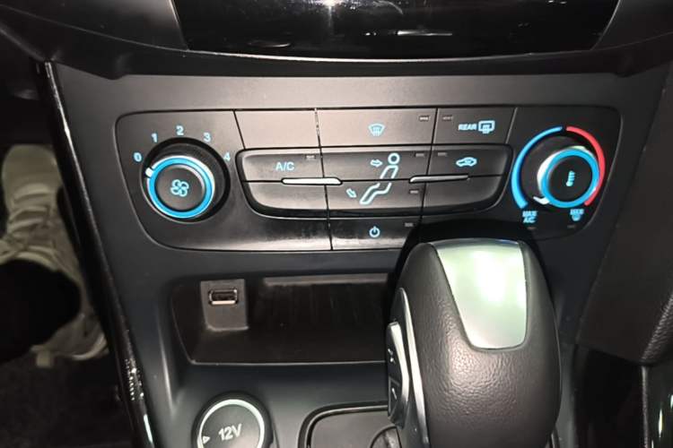 Used Ford Focus 2018 Hatchback Classic 1.6L Automatic Trendy SmartDrive Edition Audio And AC Panel