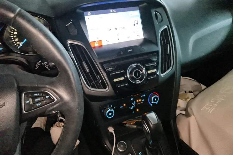 Used Ford Focus 2018 Hatchback Classic 1.6L Automatic Trendy SmartDrive Edition Audio And AC Panel