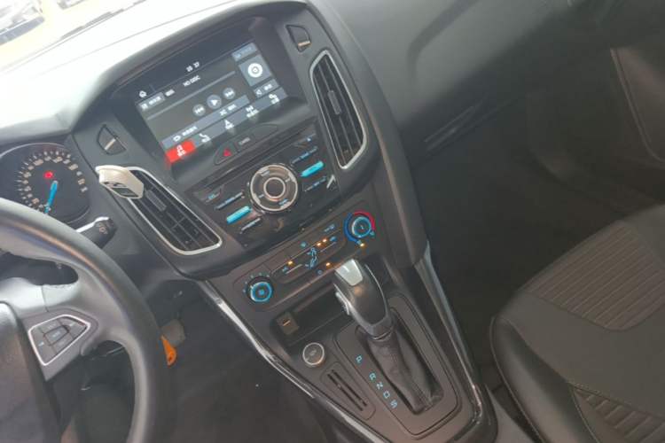 Used Ford Focus 2018 Hatchback Classic 1.6L Automatic Trendy SmartDrive Edition Audio And AC Panel