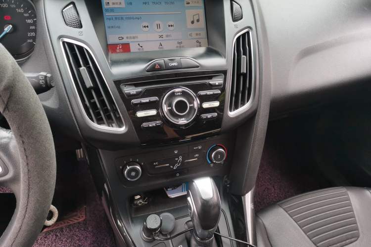 Used Ford Focus 2018 Hatchback Classic 1.6L Automatic Trendy SmartDrive Edition Audio And AC Panel