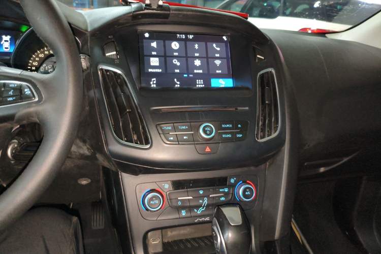 Used Ford Focus 2018 Hatchback Classic EcoBoost 180 Automatic Elite Model Audio And AC Panel