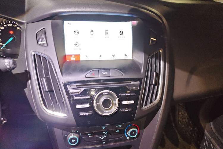 Used Ford Focus 2018 Hatchback Classic 1.6L Automatic Trendy SmartDrive Edition Audio And AC Panel