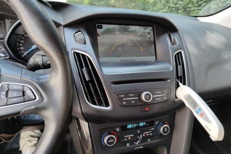 Used Ford Focus 2018 Sedan Classic EcoBoost 180 Automatic Elite Model Audio And AC Panel