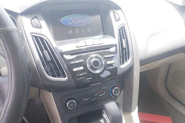 Used Ford Focus 2018 Sedan Classic 1.6L Automatic Comfort Plus Smart Drive Version Audio And AC Panel