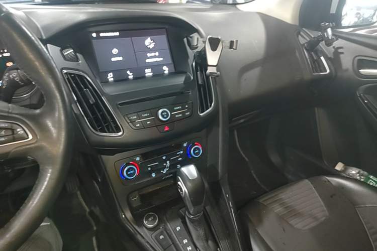 Used Ford Focus 2018 Hatchback Classic EcoBoost 180 Automatic Elite Model Audio And AC Panel