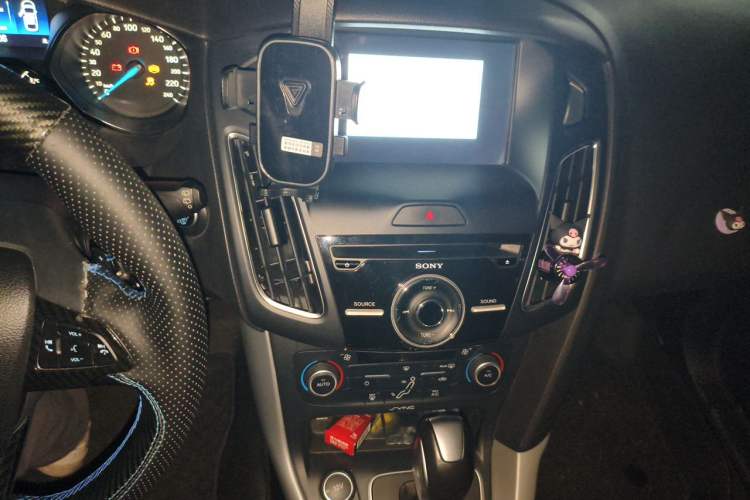 Used Ford Focus 2018 Hatchback Classic EcoBoost 180 Automatic Sport Edition Audio And AC Panel