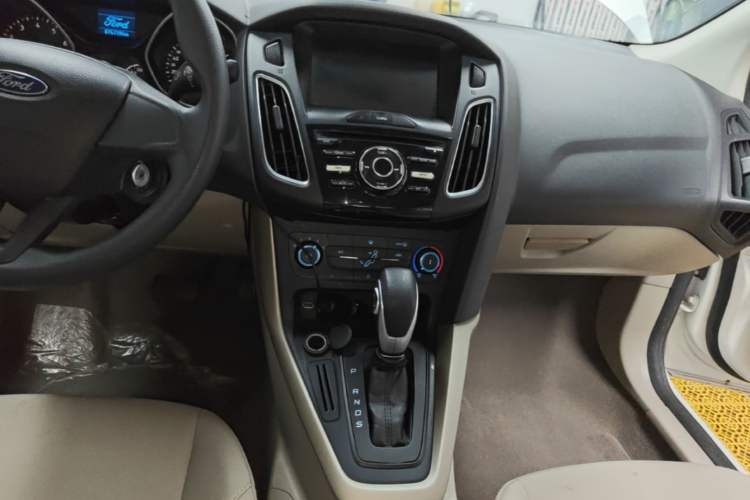Used Ford Focus 2018 Sedan Classic 1.6L Automatic Comfort Plus Smart Drive Version Audio And AC Panel